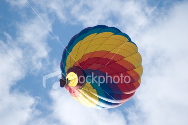 ist2_2032250-hot-air-balloon-amidst-clouds